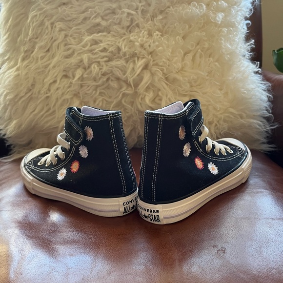 Converse Chuck Taylor High Tops - Picture 4 of 5